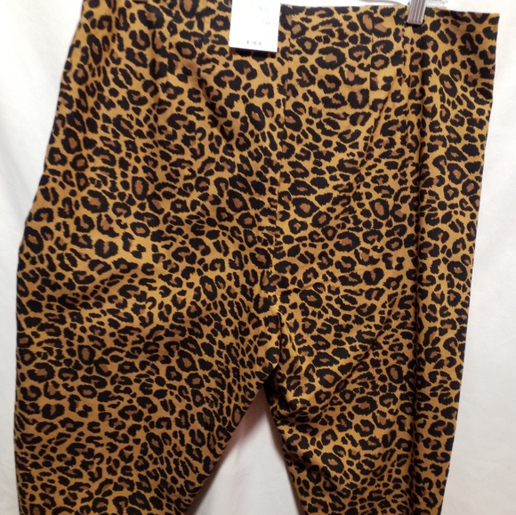 Leopard Print Stretch Pants - Picture 6 of 6
